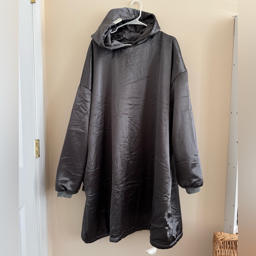 Kitsch Satin Wearable Blanket